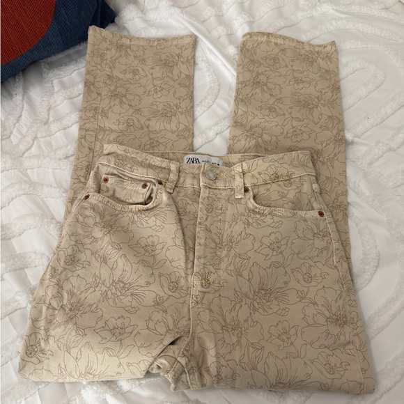 Zara Denim - Zara Women's Beige Floral Straight Leg Jeans
